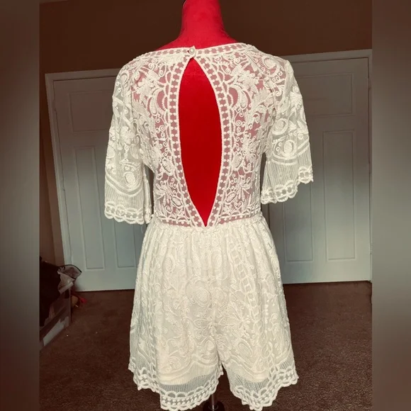 Elegant Off White Lace Romper Shorts - Picture 6 of 8